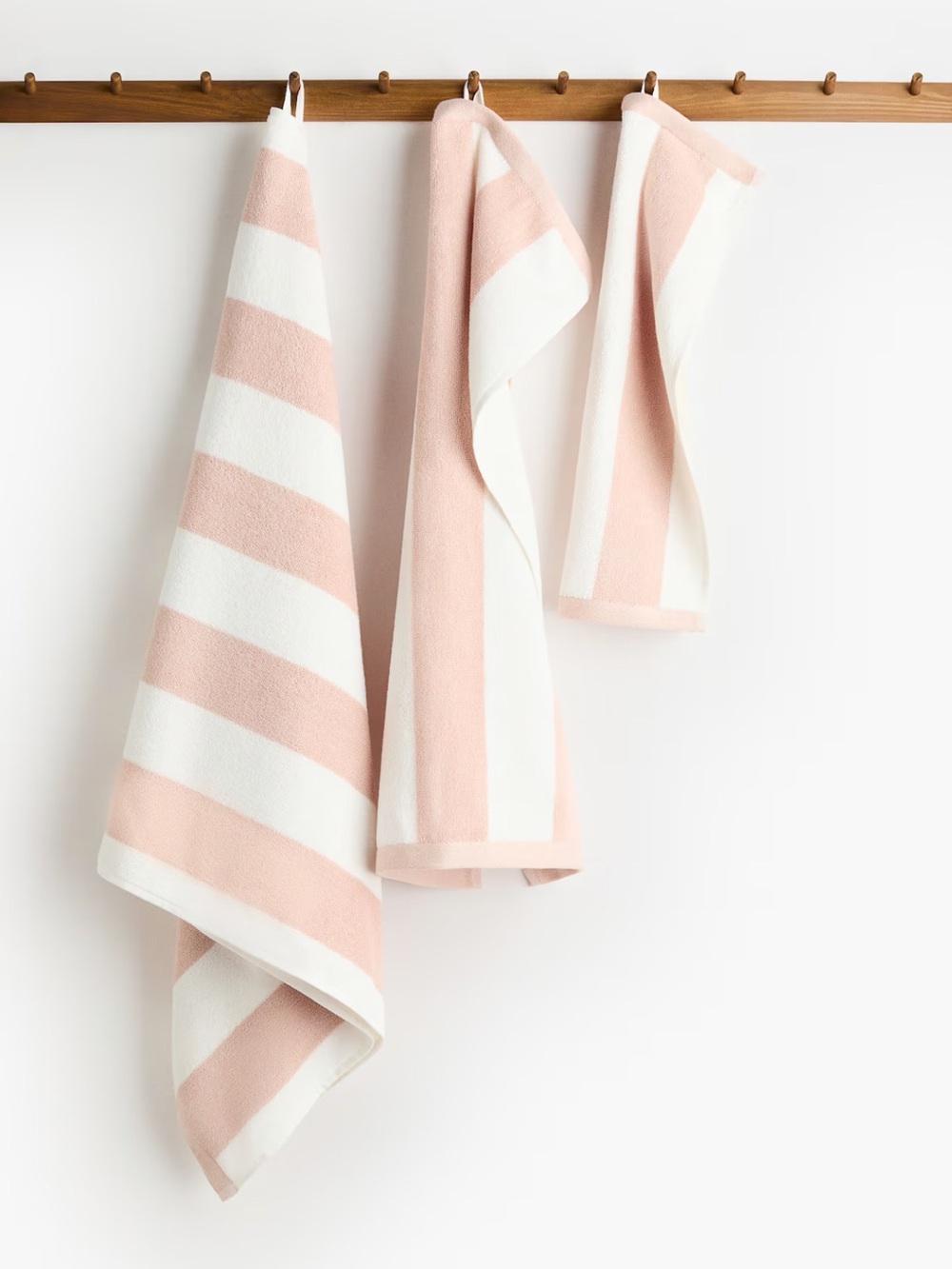 NWT H&M Striped Pink and White Bath Towel Set - Home Accents